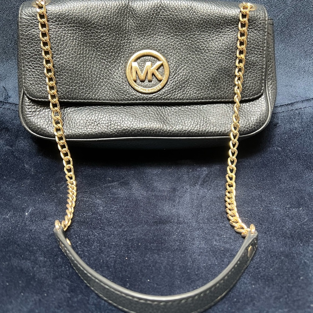 MICHAEL KORS BLACK PEBBLED LEATHER CROSS BODY
